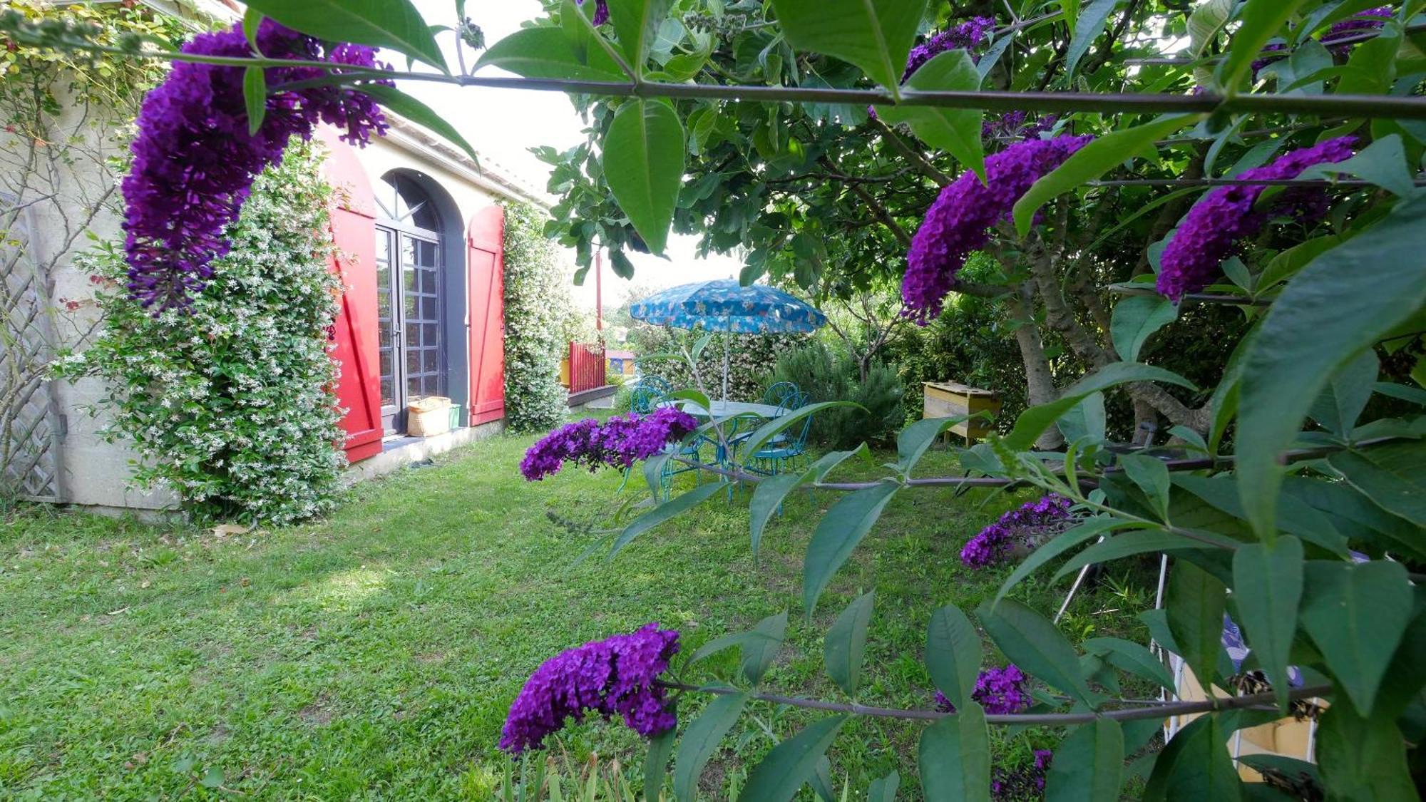 Les Jardins D'Ispahan Prignac-et-Marcamps Exteriör bild